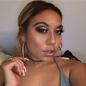 Meet your Posher, Monique